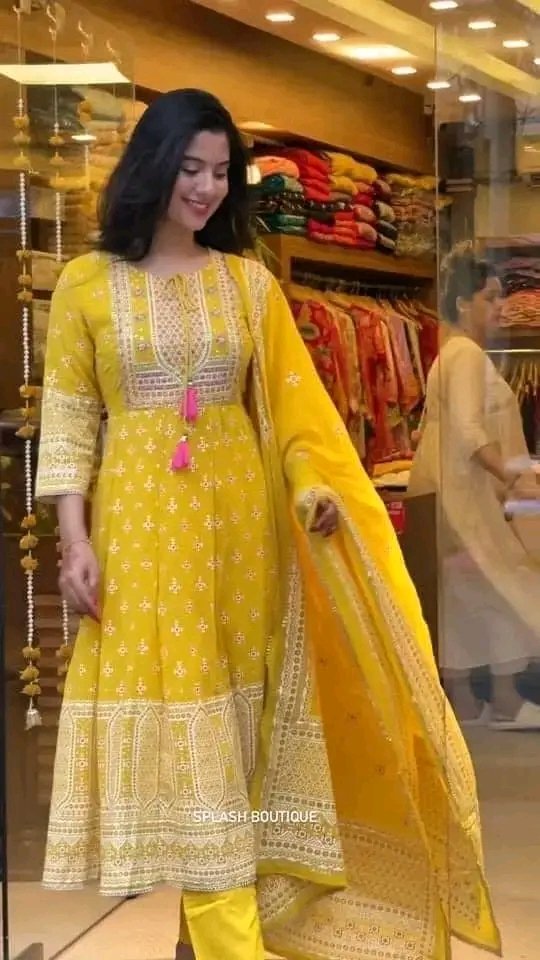 🌺 হলুদ গাউন 🌺
