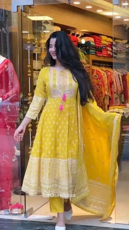 🌺 হলুদ গাউন 🌺